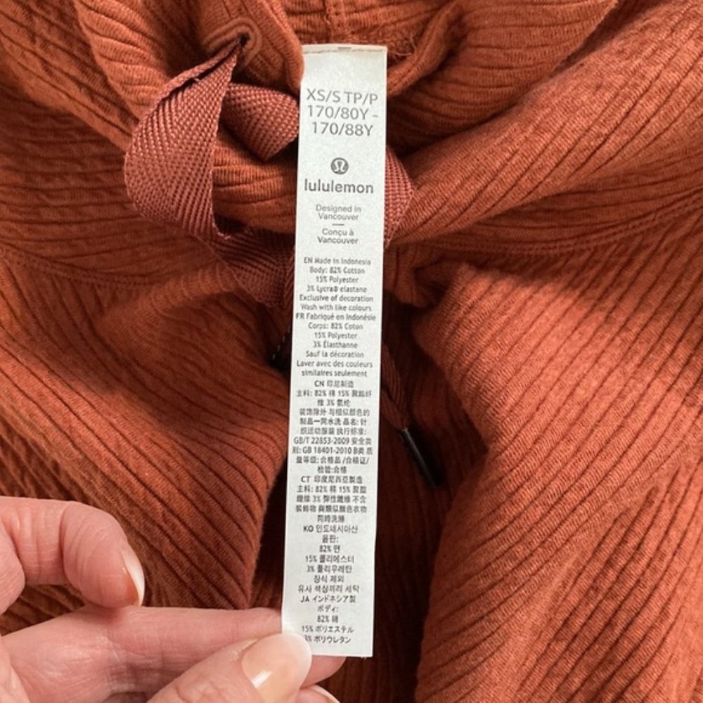 ❗️SOLD❗️2019 Lululemon Retreat Yourself Pullover Size XS/S - Picture 9 of 10